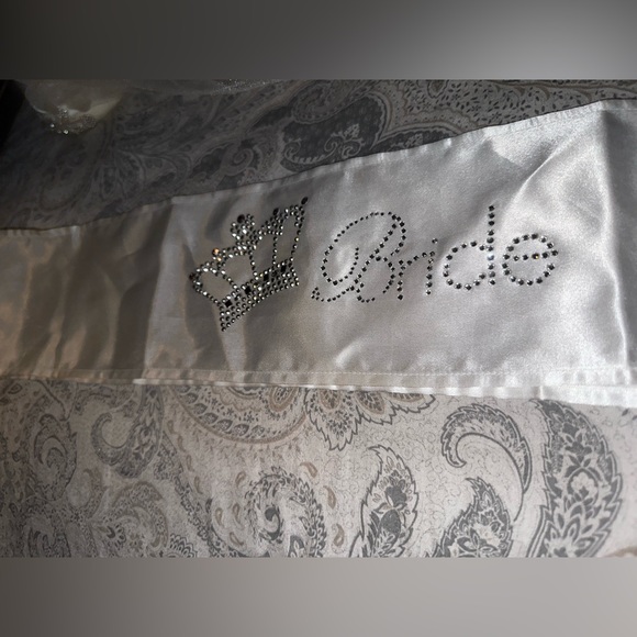 David’s Bridal Bachelorette Sash and High End veil Headband - Picture 5 of 7